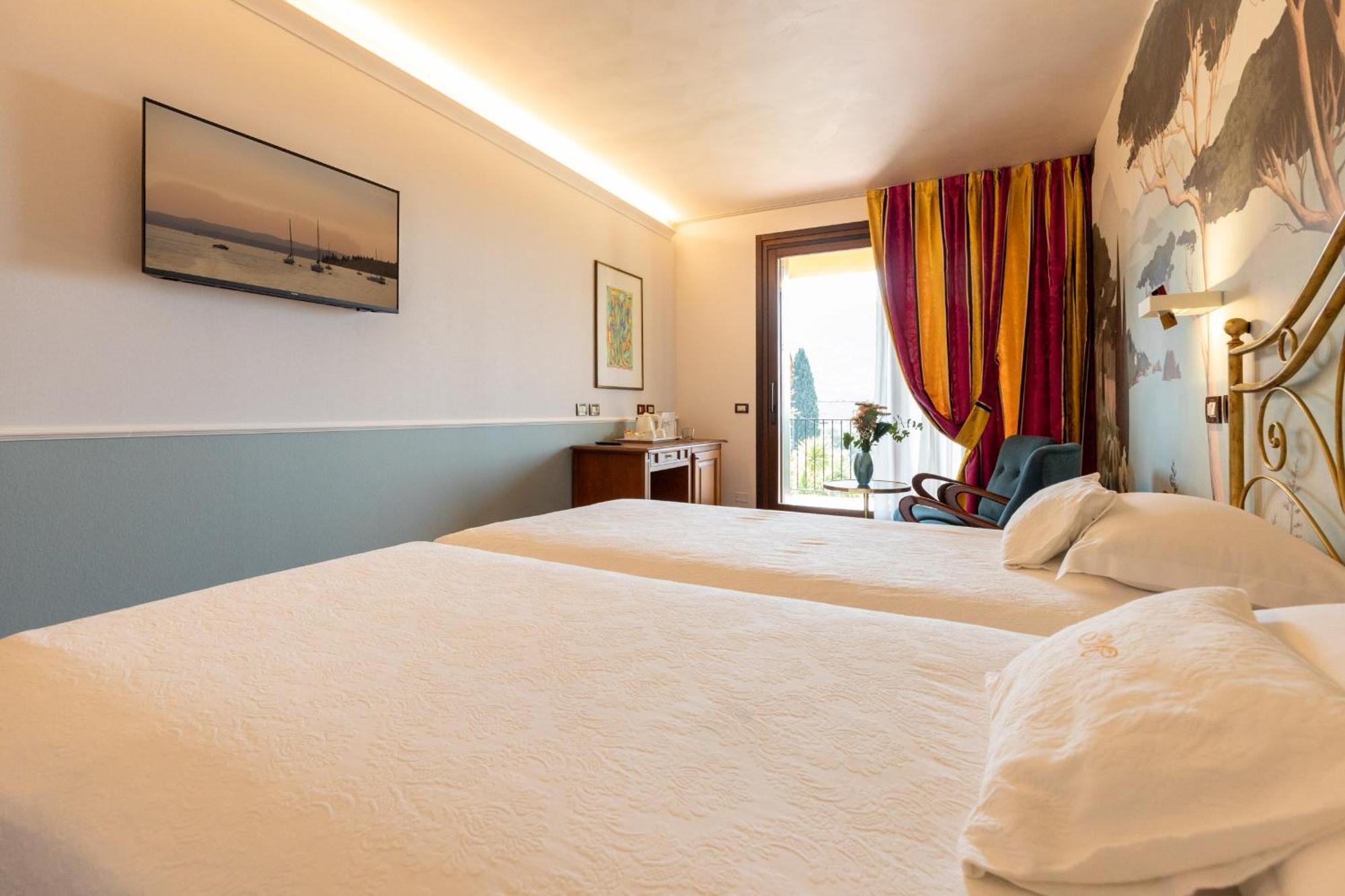 Villa Madrina Lovely And Dynamic Hotel Garda  Zewnętrze zdjęcie